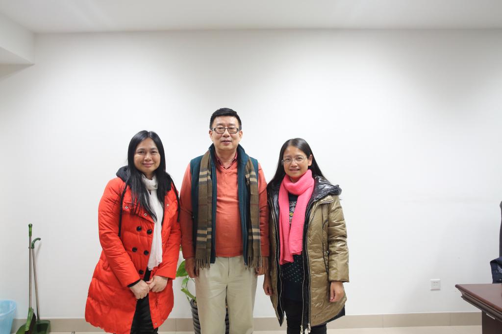 与北京大学新闻与传播学院副院长、广告系主任陈刚教授合影